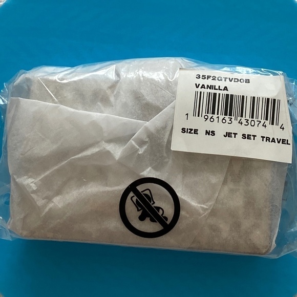 Michael Kors Logo Accordion Card Case NWT - Picture 4 of 7